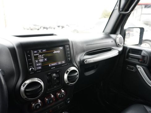 Used 2018 Jeep Wrangler Unlimited Sahara w/ Max Tow Package image 20