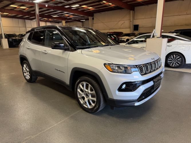 Used 2025 Jeep Compass Limited AWD/4WD image 6