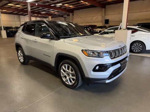 Used 2025 Jeep Compass Limited AWD/4WD image 6
