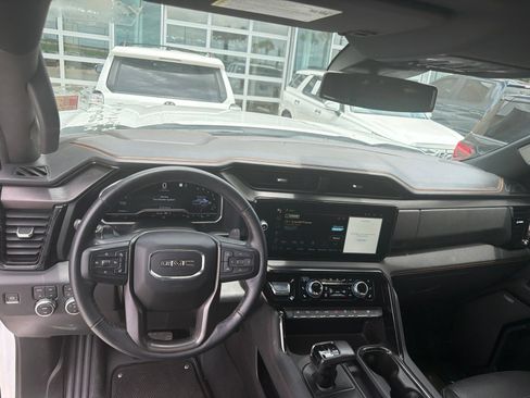 Used 2022 GMC Sierra 1500 AT4 w/ AT4 Premium Package AWD/4WD image 9