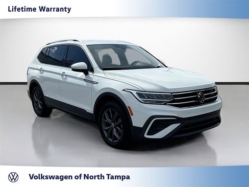 Used 2024 Volkswagen Tiguan SE FWD image 1
