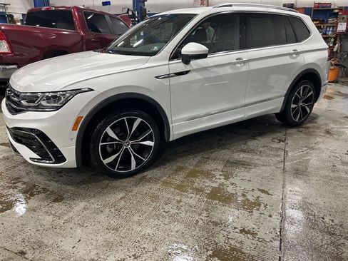 Used 2022 Volkswagen Tiguan SEL R-Line image 7