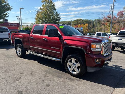 Used 2015 GMC Sierra 2500 Denali w/ Suspension Package, Off-Road image 4