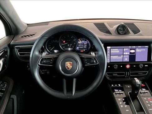 Used 2025 Porsche Macan image 16