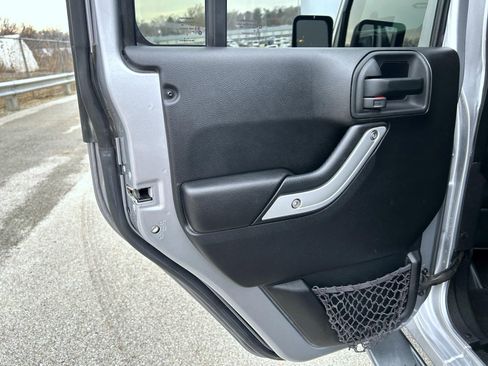 Used 2015 Jeep Wrangler Unlimited Sahara w/ Connectivity Group image 20