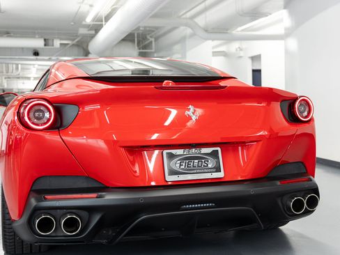 Used 2020 Ferrari Portofino RWD image 25