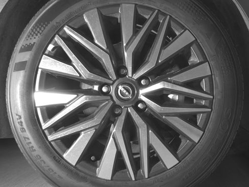 Used 2025 Nissan Altima 2.5 SV FWD image 13