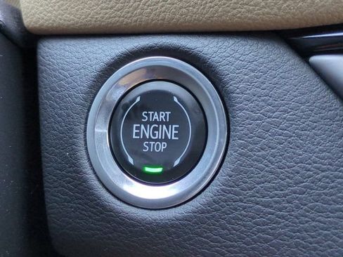 Used 2024 Cadillac XT4 Luxury FWD image 25