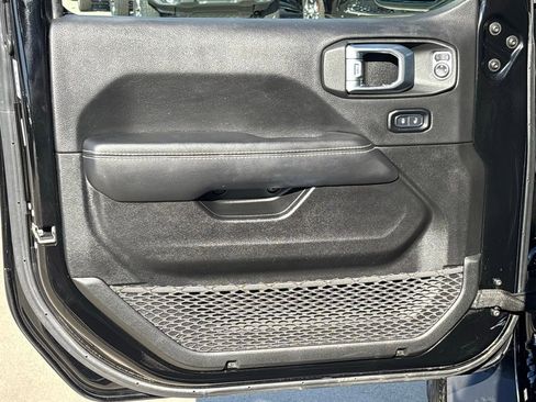 Used 2022 Jeep Wrangler Unlimited Sahara w/ Cold Weather Group image 16