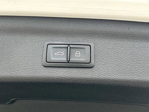 Used 2024 Audi Q3 2.0T Premium image 17