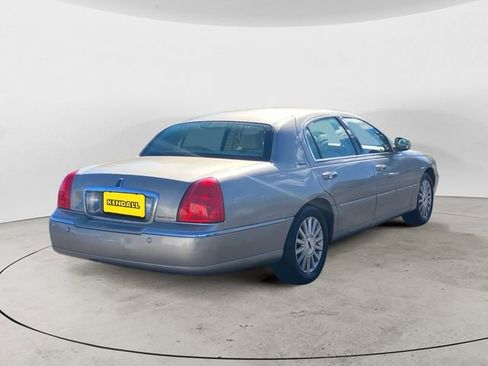 Used 2003 Lincoln Town Car Signature image 6