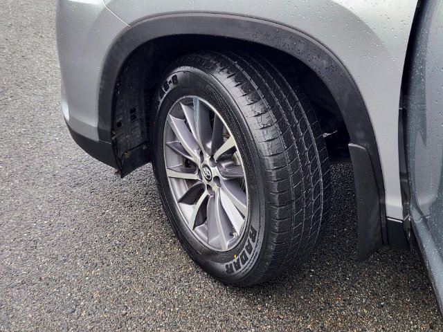 Used 2019 Toyota Highlander XLE AWD/4WD image 36