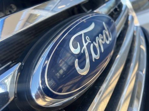 Used 2011 Ford F150 XLT w/ XLT Chrome Pkg image 24