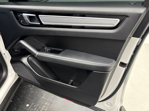 Certified 2023 Porsche Cayenne Platinum Edition AWD/4WD image 23