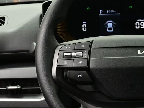 Used 2025 Kia K4 LXS image 6