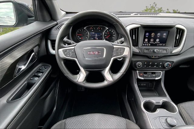Used 2024 GMC Terrain SLE w/ Elevation Edition FWD image 5