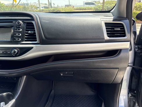Used 2018 Toyota Highlander LE FWD image 20