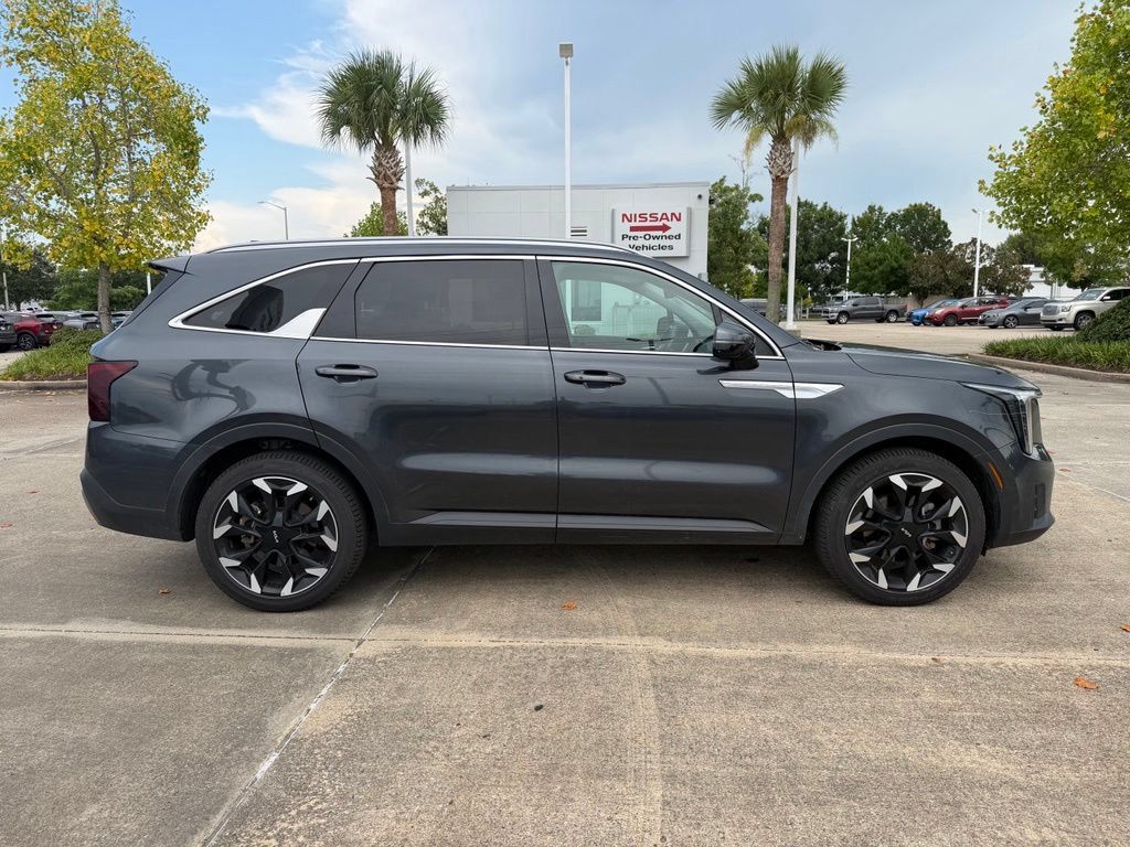 Used 2024 Kia Sorento EX FWD image 4