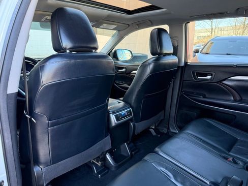 Used 2018 Toyota Highlander XLE image 16