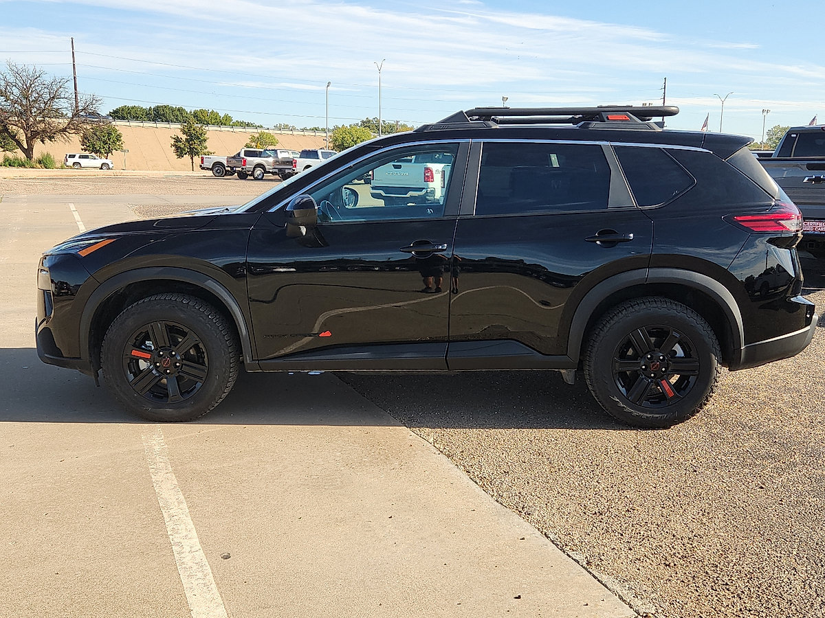 Used 2026 Nissan Rogue SV AWD/4WD image 2