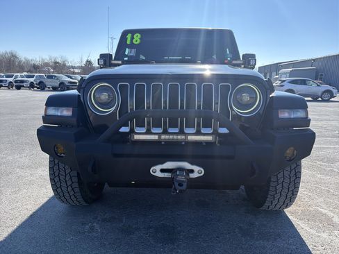 Used 2018 Jeep Wrangler Unlimited Sahara image 9