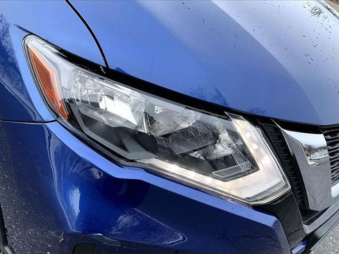 Used 2018 Nissan Rogue SV image 29