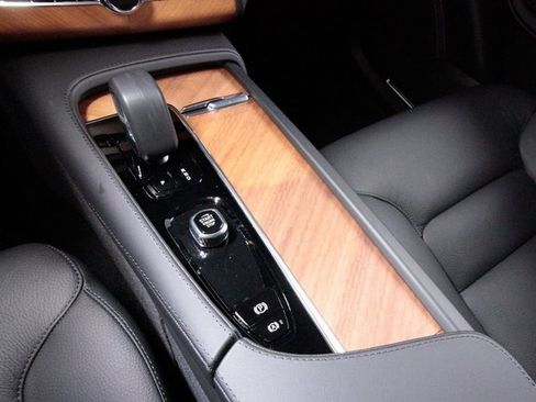 Certified 2025 Volvo XC90 B6 Plus w/ Protection Package Premier image 13