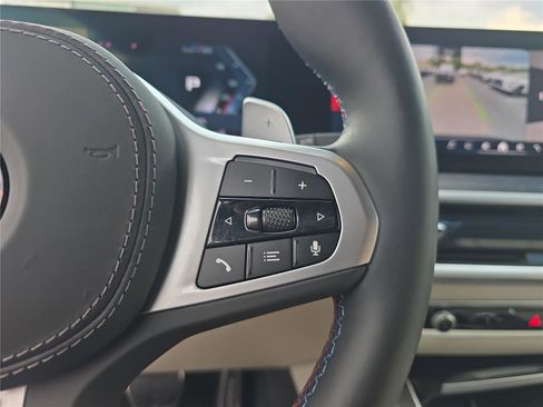Certified 2025 BMW X7 M60i AWD/4WD image 22