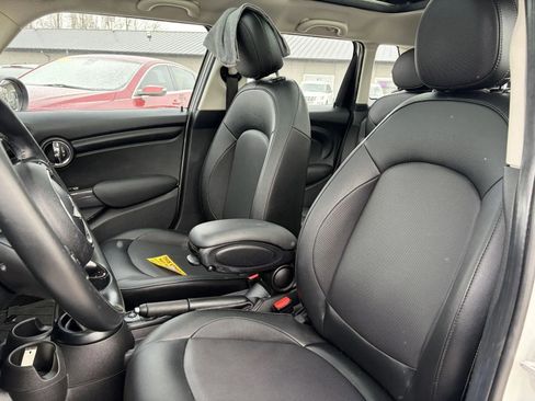 Used 2017 MINI Cooper 4-Door Hardtop image 13