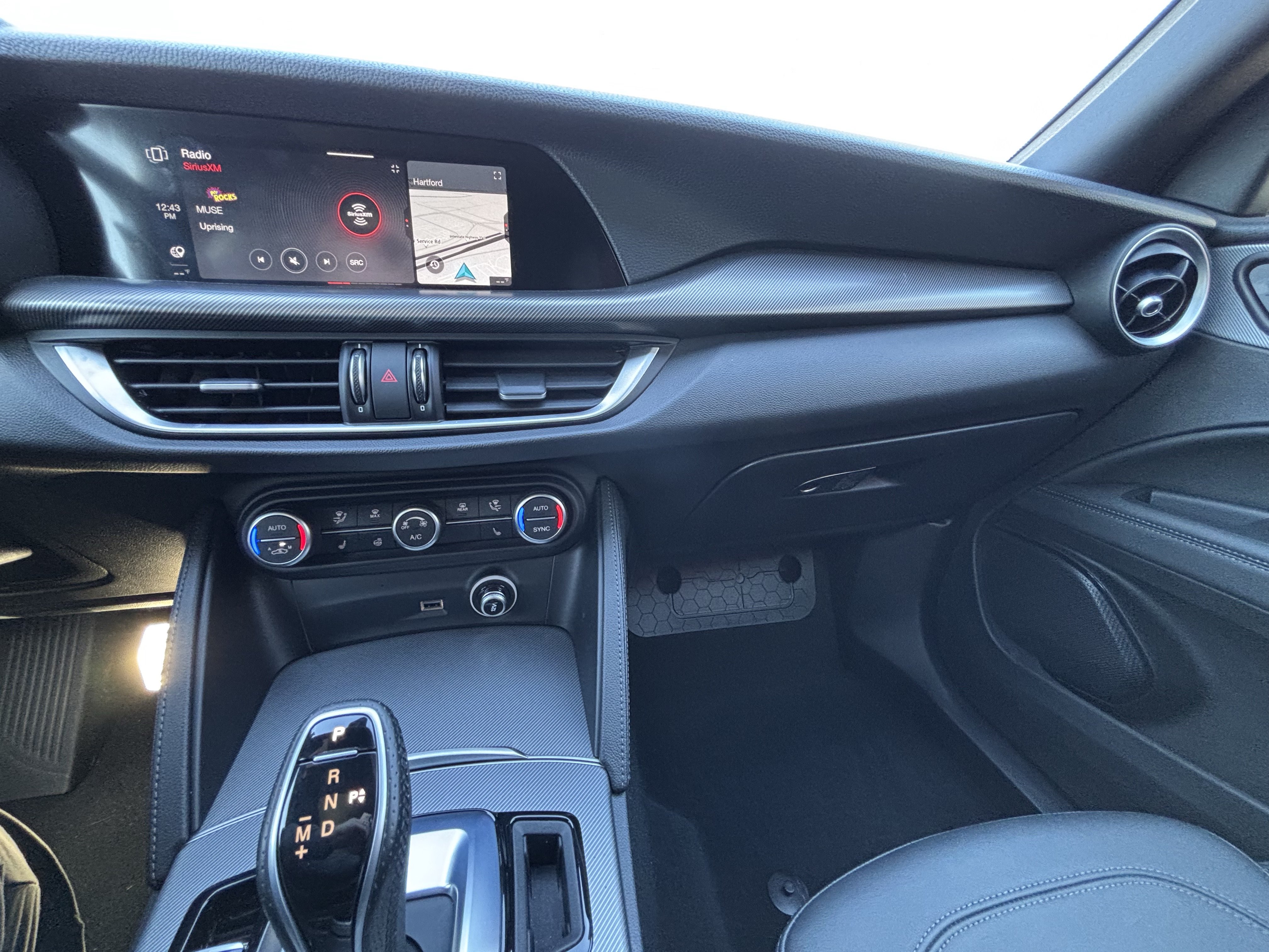 Certified 2024 Alfa Romeo Stelvio Veloce AWD/4WD image 33