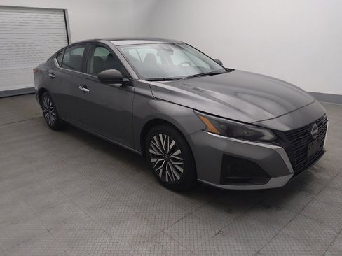 Used 2024 Nissan Altima 2.5 SV image 11