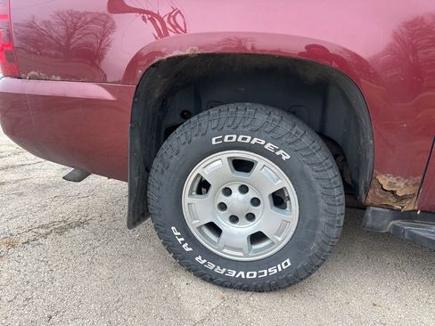 Used 2009 Chevrolet Suburban LT image 7