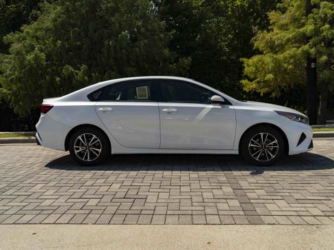 Used 2024 Kia Forte LXS FWD image 9