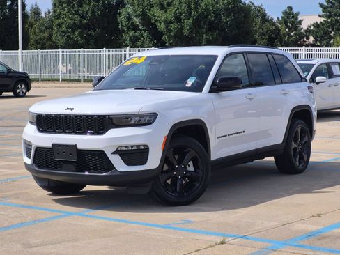 Used 2024 Jeep Grand Cherokee Limited w/ Black Appearance Package AWD/4WD image 2