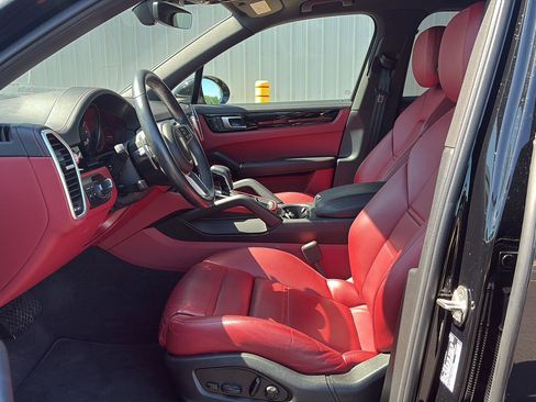 Used 2022 Porsche Cayenne image 26