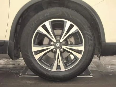 Used 2017 Nissan Rogue SL w/ SL Premium Package image 19