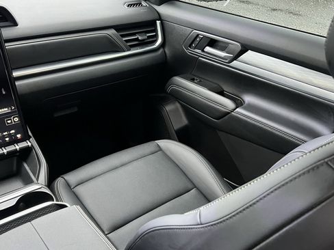 Used 2025 GMC Terrain Elevation w/ Elevation Premium Package image 16