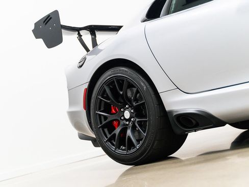 Used 2017 Dodge Viper ACR w/ Extreme Aero Package RWD image 2