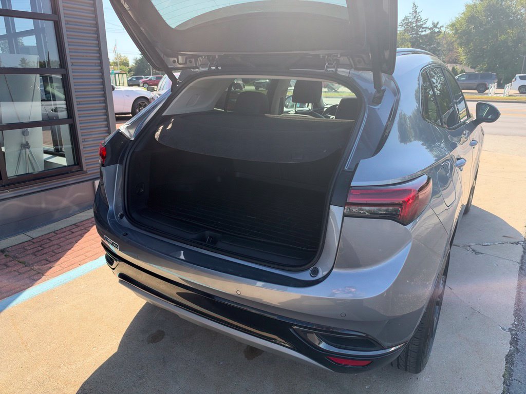 Used 2022 Buick Envision Essence w/ Technology Package II FWD image 7