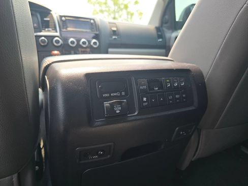 Used 2018 Toyota Sequoia Platinum AWD/4WD image 25