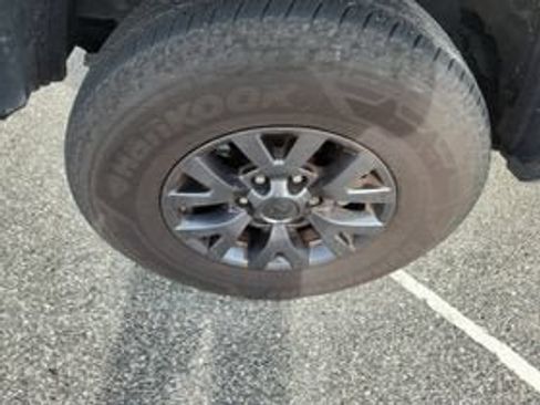 Used 2020 Toyota Tacoma SR5 RWD image 7