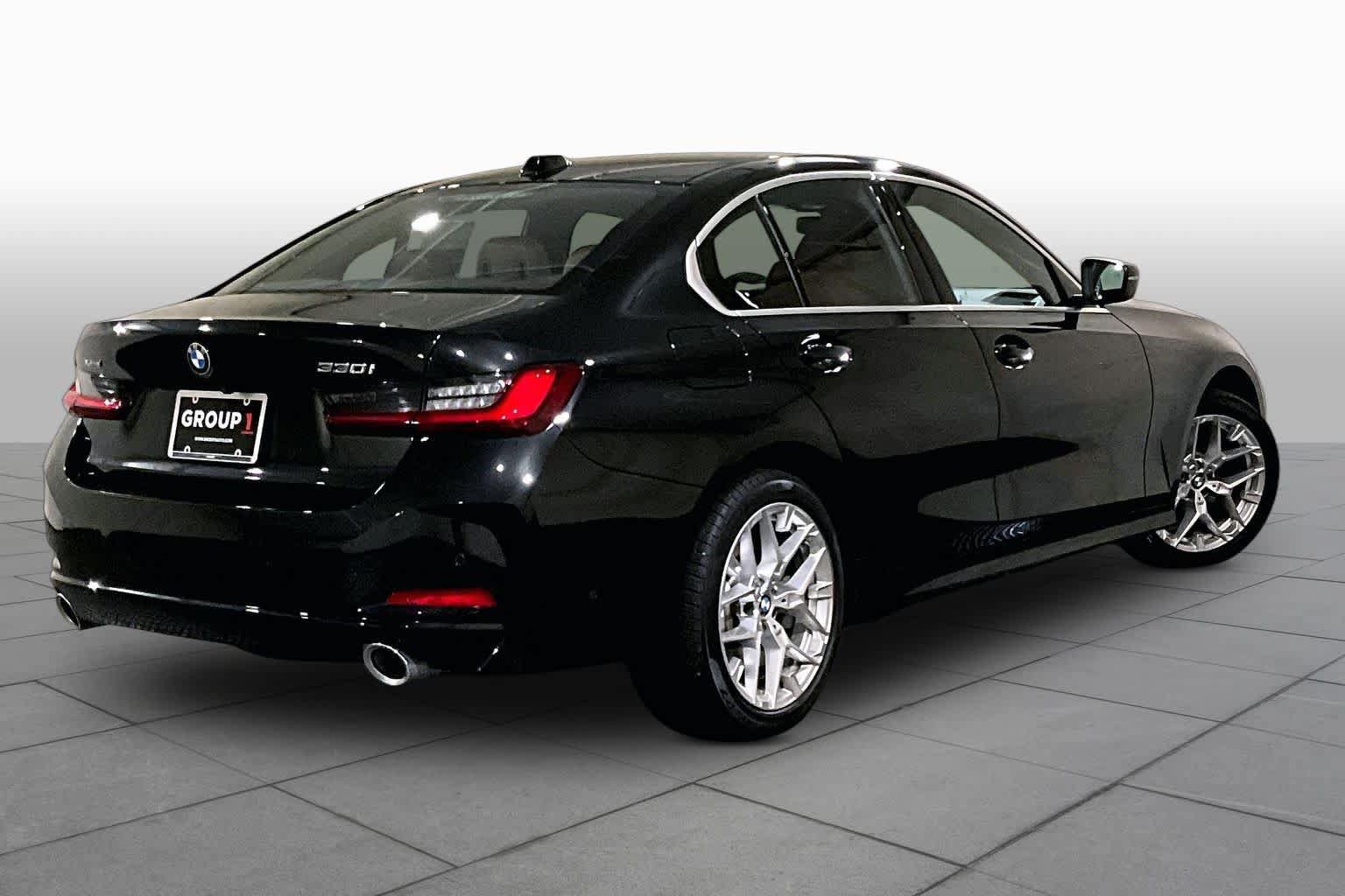 Used 2025 BMW 330i xDrive Sedan w/ Premium Package AWD/4WD image 12