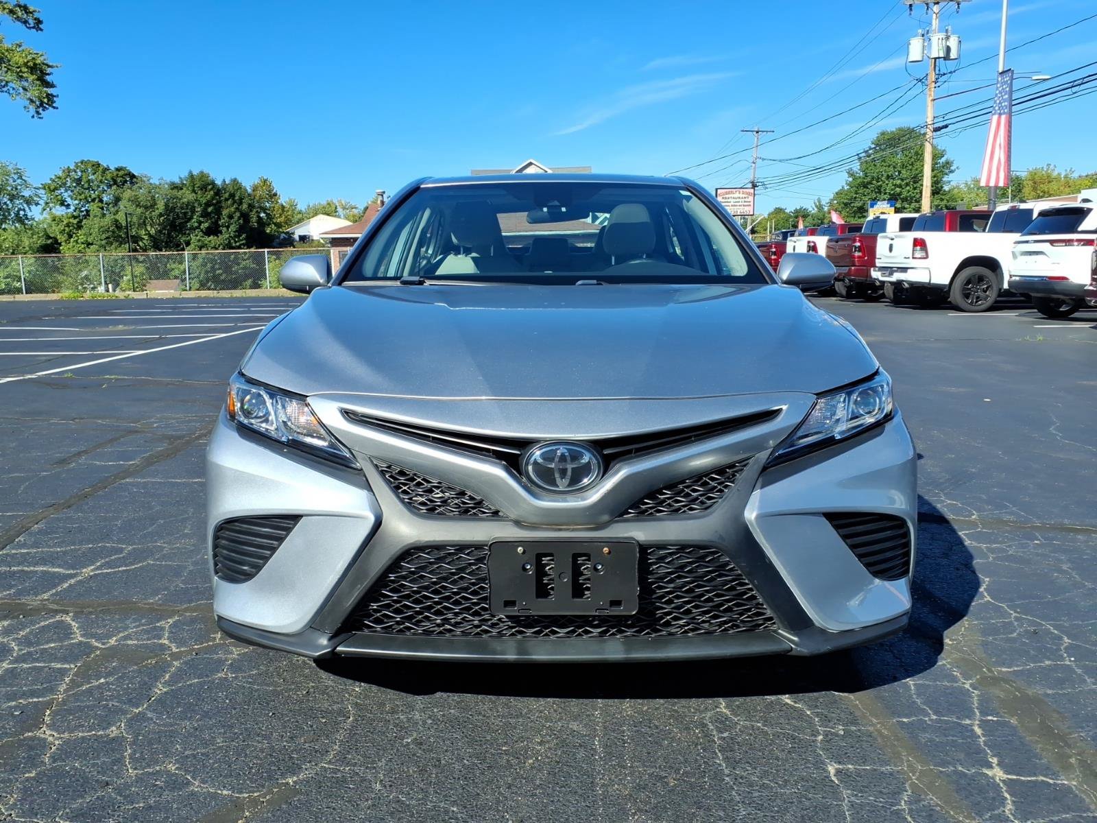 Used 2020 Toyota Camry SE FWD image 3