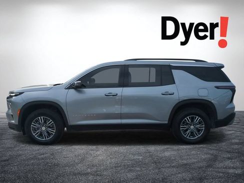 Used 2025 Chevrolet Traverse LT FWD image 7