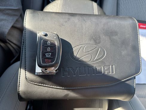 Used 2018 Hyundai Santa Fe Sport image 23