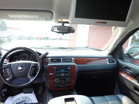Used 2010 Chevrolet Suburban LT AWD/4WD image 11