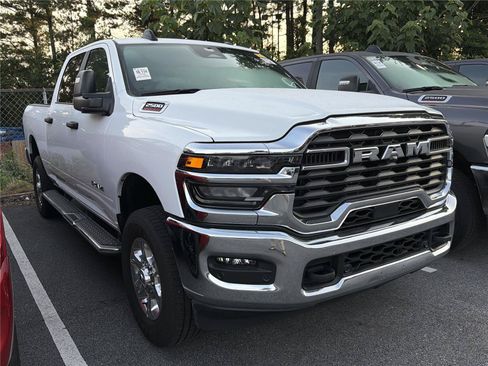 Used 2026 RAM 2500 Big Horn AWD/4WD image 3