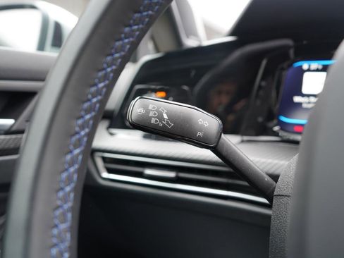 Used 2023 Volkswagen Golf R image 24