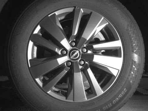 Used 2025 Nissan Pathfinder SV FWD image 14