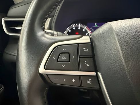 Used 2024 Toyota Highlander LE FWD image 18